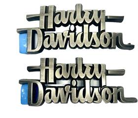 61400099 Harley-davidson 61400098 Oem Fuel Tank Badges Medallion Dyna Street Bob