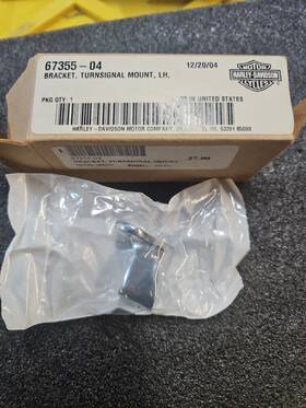 Harley-davidson 67355-04 New Oem Harley-davidson Turn Signal Bracket Mount Lh Chrome