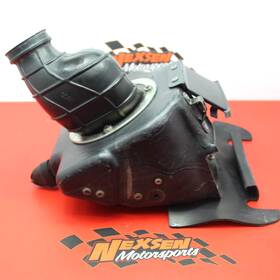 17210-gm7-700 Honda 1985 Cr80r Air Cleaner Case Filter Box
