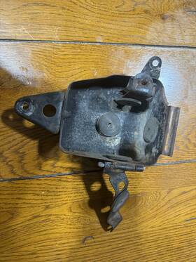 17232-427-700 Honda 1979-1984 Xl 250 S 125s Battery Box Tray Mount