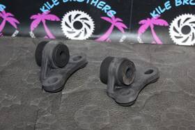 17627-467-000 Honda 1988 Cr125r Oem Gas Fuel Tank Dampers Mounts