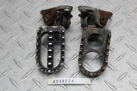 50642-kz3-600 Honda 1997 Cr250 Front Foot Pegs Set