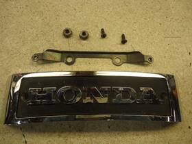 61401-425-730 Honda 1981-1982 Cb750c Chrome Fork Cover Emblem Badge W Mount Cb900c Cb750 Cb900