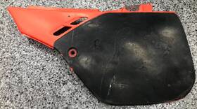 83620-ks6-700ze Honda Cr500 Side Panel L/h 87-89 Used Oem Item P/n