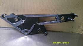 35011-1250 Kawasaki Ninja 1000r Oem Right Footrest/muffler Bracket 1983-84 P/n