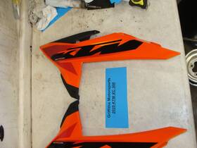 A46008050100 Ktm 2025 New Xc 300 Sx Tbi Oe Original Radiator Shroud Gas Tank Side Cover Panel