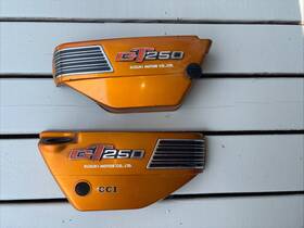 32156 Suzuki 1975 Gt250 Gt 250 Left Right Side Cover Set Gold Yellow Nice Original 2