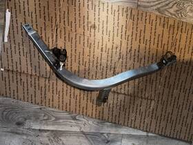 41140-17e00 Suzuki Right Side Frame Inch Down Tube Engine Cradle / Mount 92-93 Gsxr600 93-95 Gsxr750