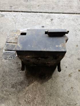 41540-38a12 Suzuki 86-09 Boulevard S50 Intruder Vs750 Vs800 Battery Box Tray Holder