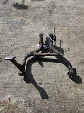 42100-26822 Suzuki 96-98 Bandit 600 Gsf600 Center Main Stand Kick