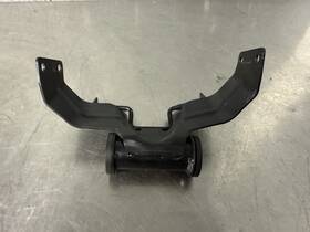 42720-25l00 Suzuki 2023 2024 Gsx-8s - Front Seat Mounting Bracket Gas Tank Mount