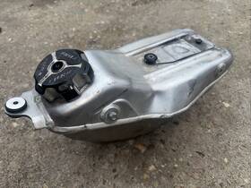 44110-28h01-000 Suzuki 44110-28h01 Tank Fuel Reservoir Rmz 450 Rm Z 2008 2012 2009 2010 2011