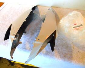 47200-15j10 Suzuki Gsx-r750 Right Hand Left White Frame Covers Yww