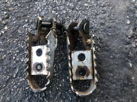 91751-968-000 Suzuki 1990 Rm250 Foot Pegs