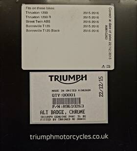 A9610263 Triumph A9610253 Clutch Badge Dark -