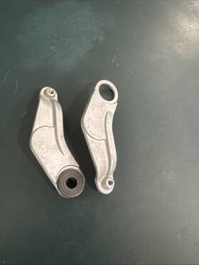 14b-2 Yamaha 09-14 Yzf R1 Oem Gas Tank Side Bracket Mount Brackets 10 11 12 13