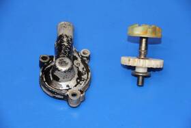 1lx-12422-01-00 Yamaha 1986 86-87 Yz125 Yz 125 Waterpump Water Pump Impeler Gear Cover Cap Housing Lid