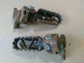 2k7-27422-01-00 Yamaha Left Right Footpeg Foot Pegs Springs Brackets Bolts 1978 Yz250