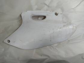 5be-21711-00-00 Yamaha 1998 Yz400f Oem Left Side Panel / Cover Number Plate