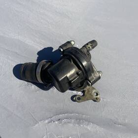 5vy-12410-00-00 Yamaha 2004-2008 Yzfr1 R1 Water Thermostat With Housing Oem