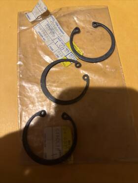 99009-42500-00 Yamaha X3 New Genuine Circlip Yzf-r1 Omaha 80 Mx100 Yz250 Yz360 Rd125