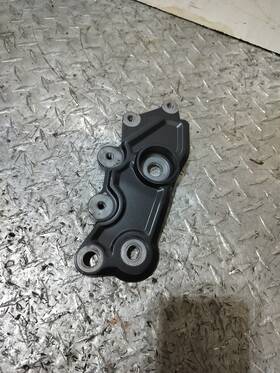 Beb-2 Yamaha 2022-2025 R7 Oem Right Lower Mounting Bracket